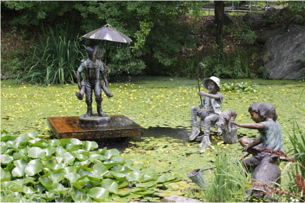 들꽃수목원 연못의 동상