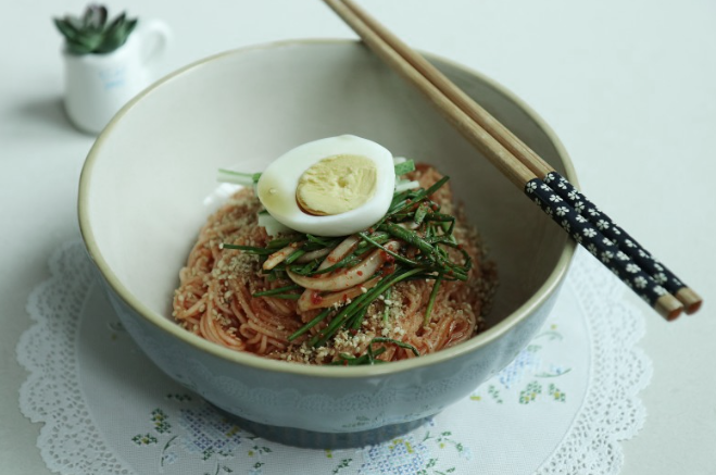  "간편하고 맛있는 비빔국수 양념장 레시피 - 집에서 즐기는 맛있는 한식 요리"