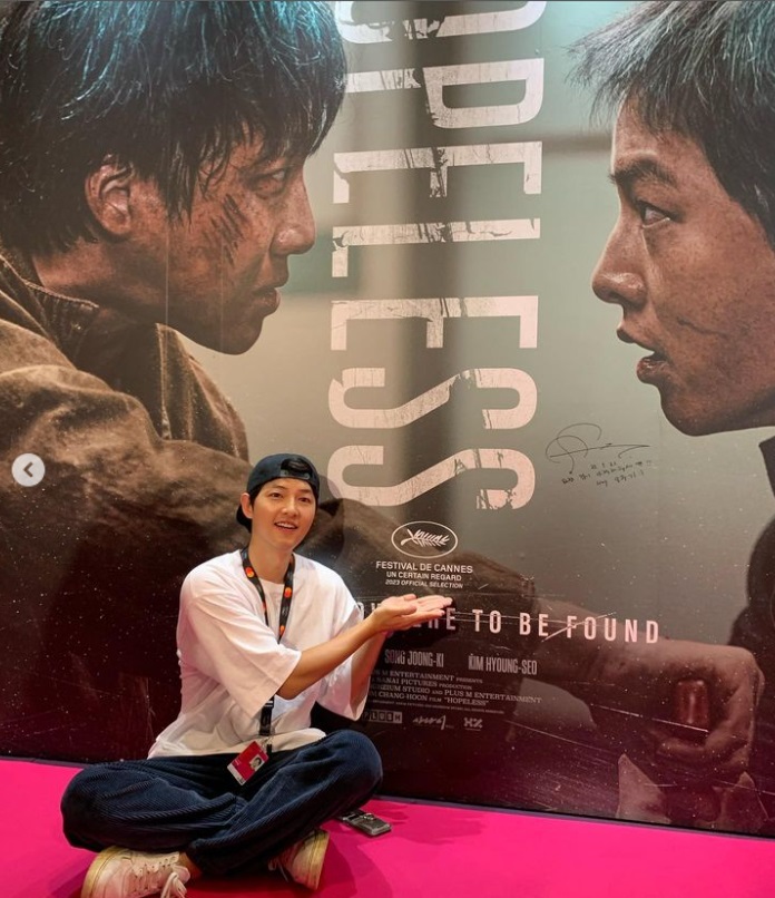  송중기, '만삭' 아내 케이티와 함께 칸에 참가...영화 '화란' 공식 상영에 레드카펫 함께 오른다.
