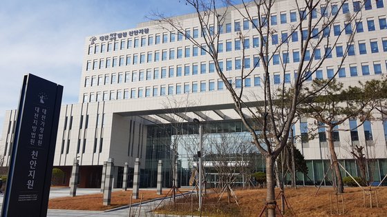  7850명 확진자 나온 날, 법원은 실내체육대회 진행했다