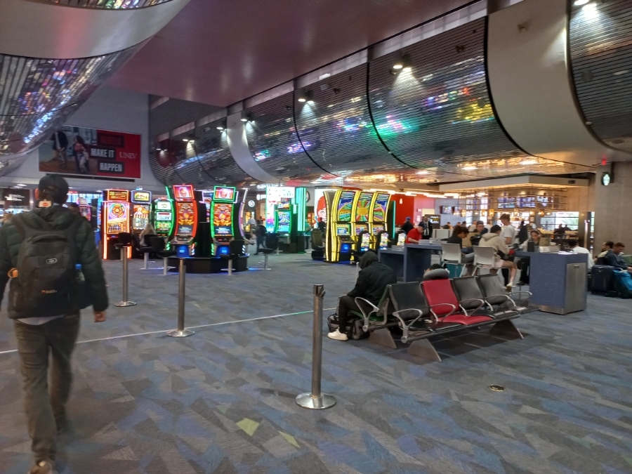 ラスベガス空港とスロットマシン