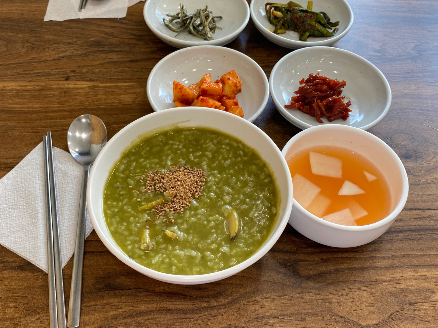  부산 맛집 해운대 바다마루 전복죽 먹고 해리단길 카페 하브커피 가서 커피 한잔 했어요.