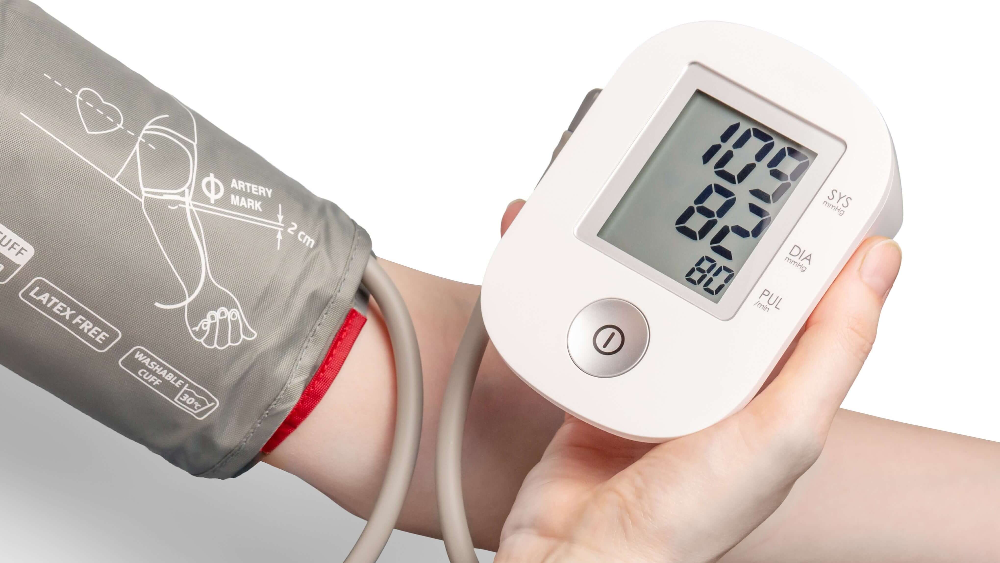 혈압-측정하는-사진