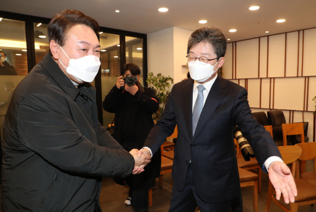 유승민 전 의원 국민의힘 잔류 및 총선 불출마 선언... 입맛만 다시는 이준석과 개혁신당 - 꿈에 어른거리는 그간의 길 유승민 전 의원 국민의힘 잔류 및 총선 불출마 선언... 입맛만 다시는 이준석과 개혁신당 - 꿈에 어른거리는 그간의 길