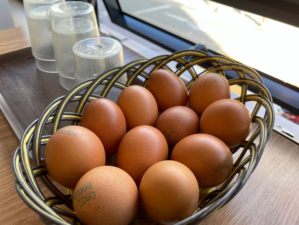 쌓아져 있는 계란