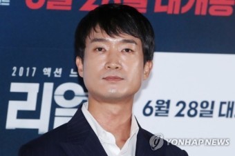 조우진 남자배우상 과거 결혼 아내 47
