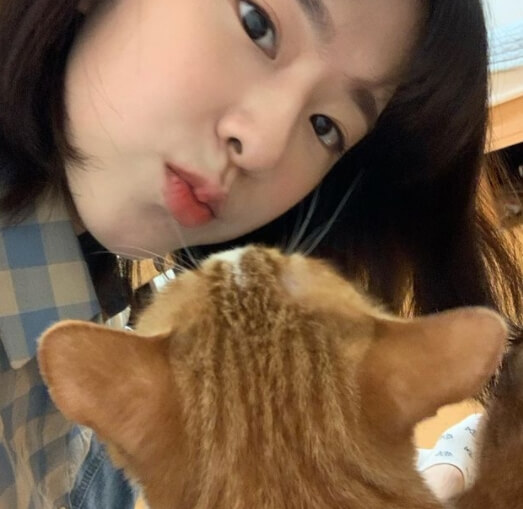 박혜수-고양이와-셀카