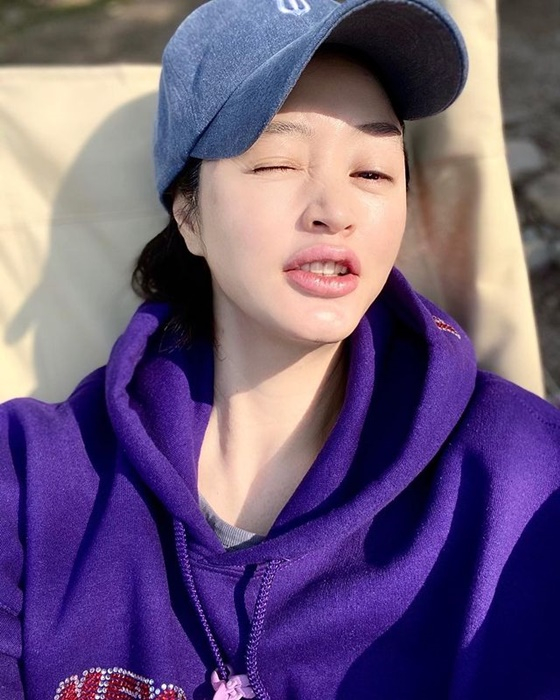  김혜수, 백옥 피부+윙크...나이 가늠 어려운 방부제 미모