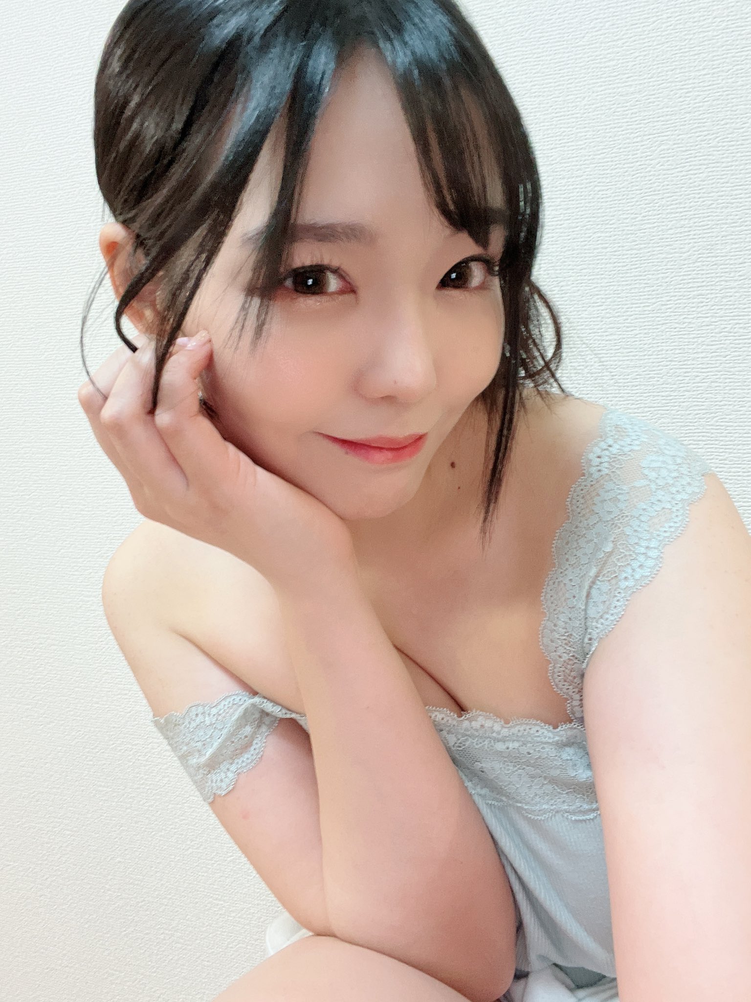 4월에 데뷔하는 2000년생 코이부치 모모나 Momona Koibuchi 恋渕ももな