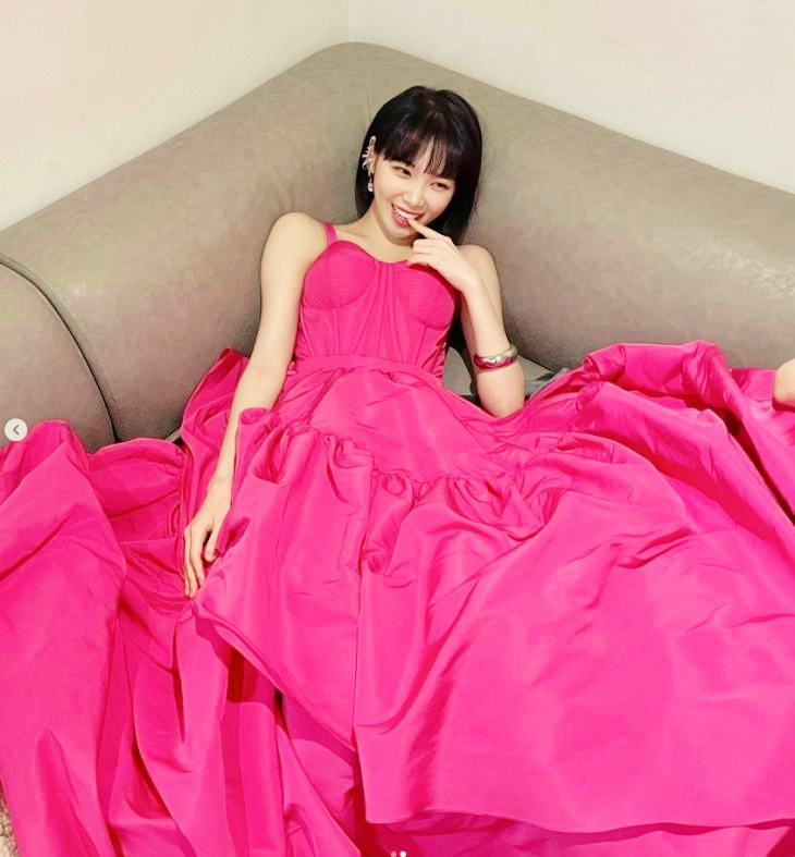핑크드레스-김채원