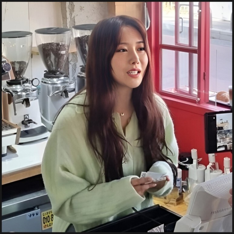  민영 카페 크레이저 경희대 근무시간 카페사장 해명 커피는 취미 프로필 나이