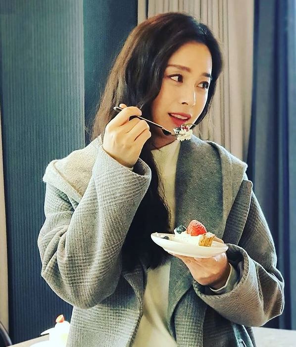  김태희 뮤비출연 - 비의 신인그룹 싸이퍼의 "안꿀려"