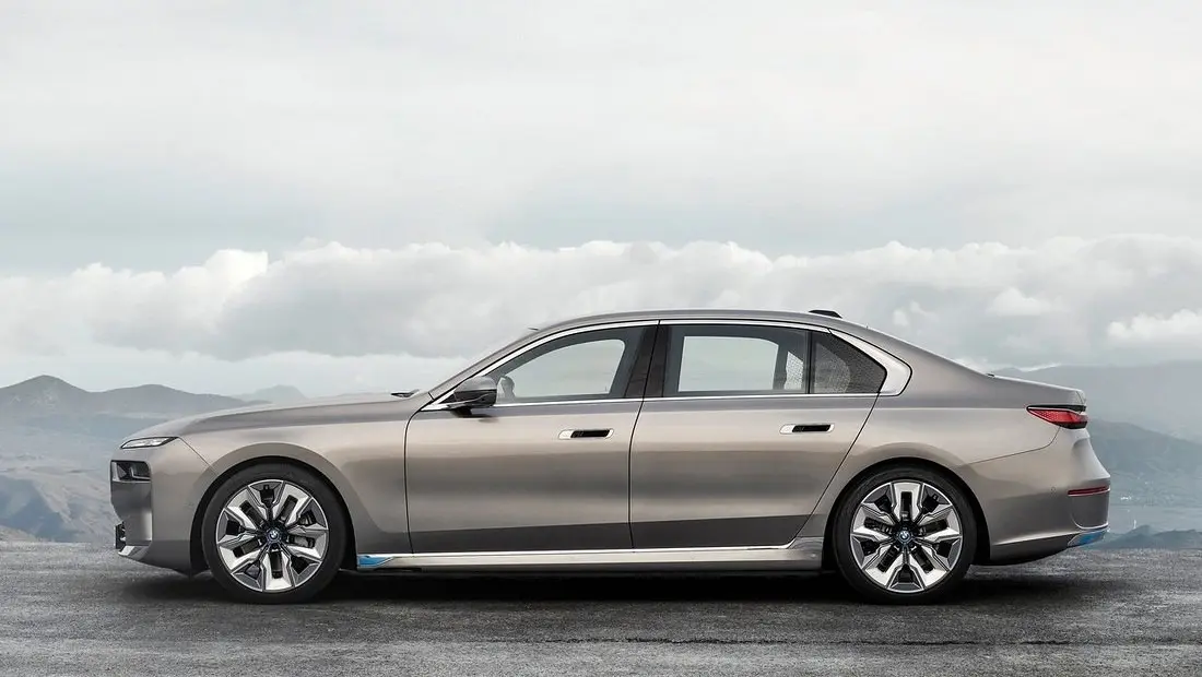 BMW i7 가격 실구매가 모의견적 제원 옵션 카탈로그 내부 색상 디자인 인테리어 전기차 지원금 총정리