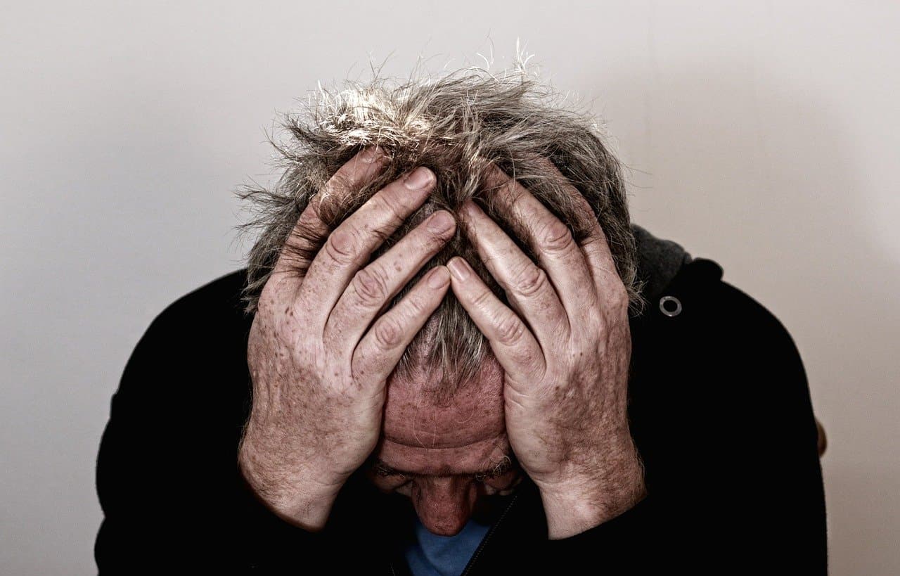 긴장성 두통의 주요 증상을 확인
