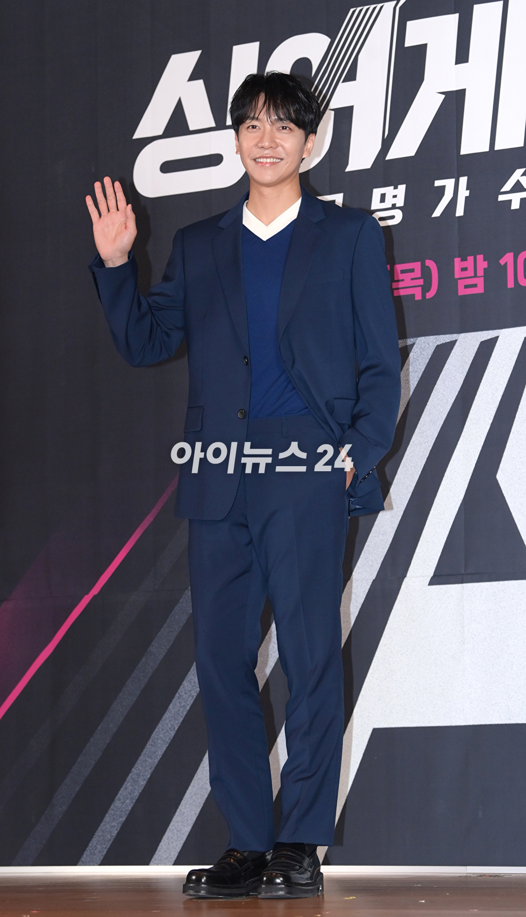 가수 겸 배우 이승기가 26일 오전 서울 마포구 중소기업DMC타워에서 열린 JTBC &#39;싱어게인3-무명가수전&#39; 제작발표회에 참석하고 있다. [사진=정소희 기자]