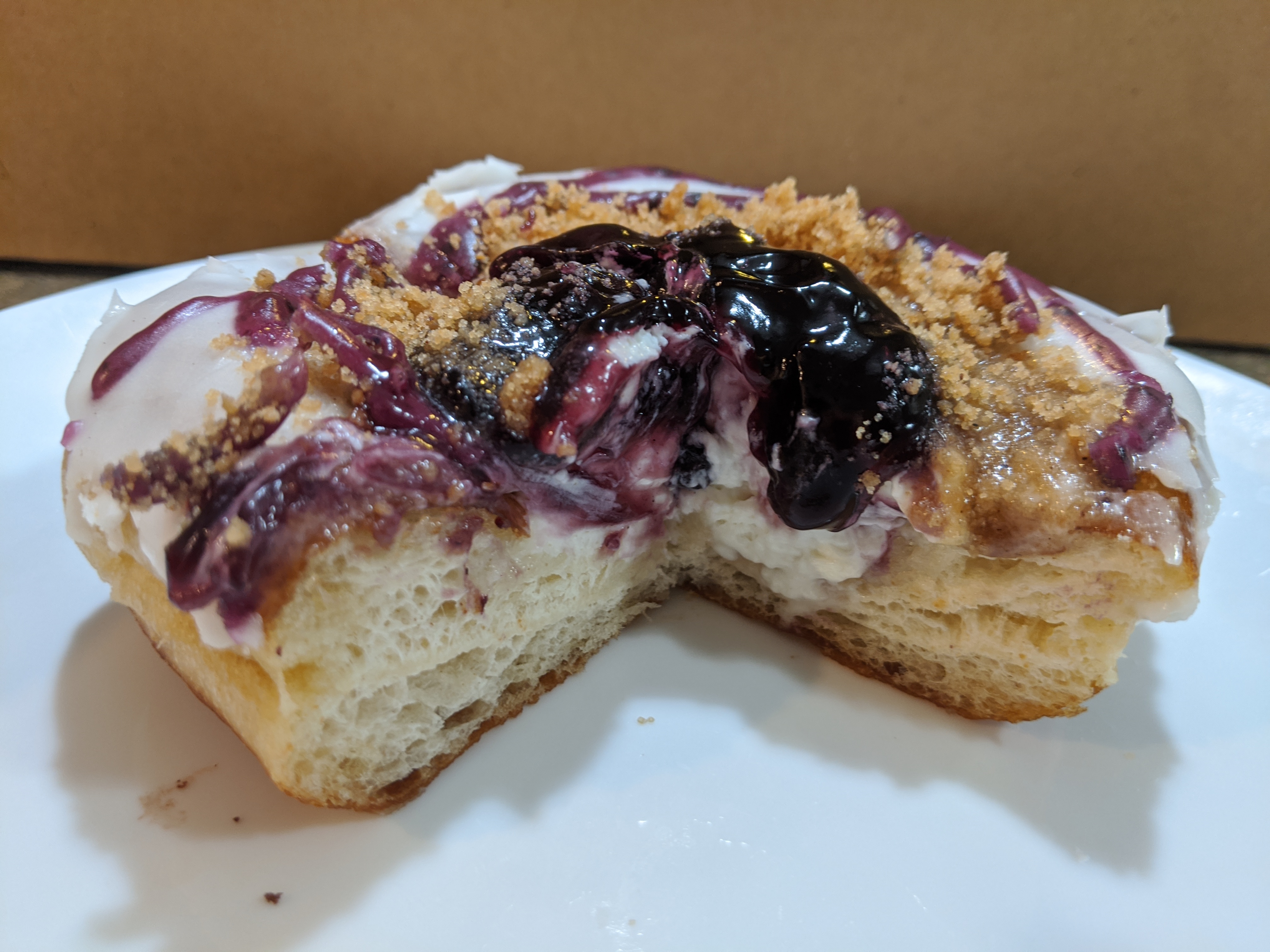 블루베리 치즈케이크 도넛 단면