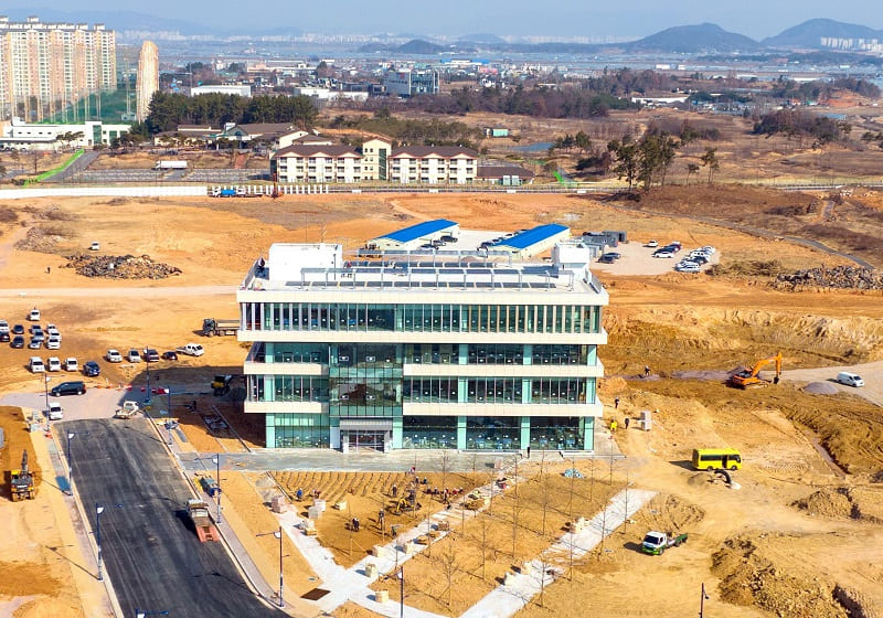  한전공대  개교 3주 남았는데 건물 한 개 덩그러니