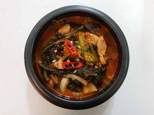  돼지고기를 넣은 열무김치찌개
