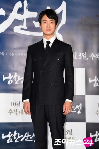 조우진 남자배우상 과거 결혼 아내 61