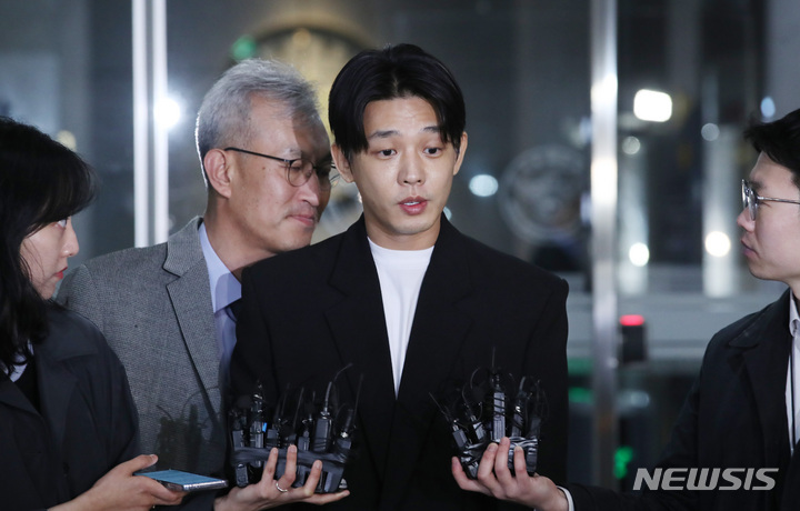  유아인 "큰 실망 드려 깊이 반성"…12시간 경찰 조사