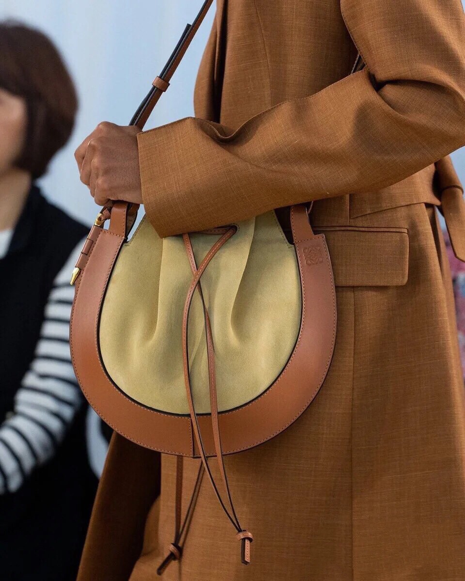  [LOEWE] 로에베 호스슈 HORSESHOE 버킷백 (5 COLOR)