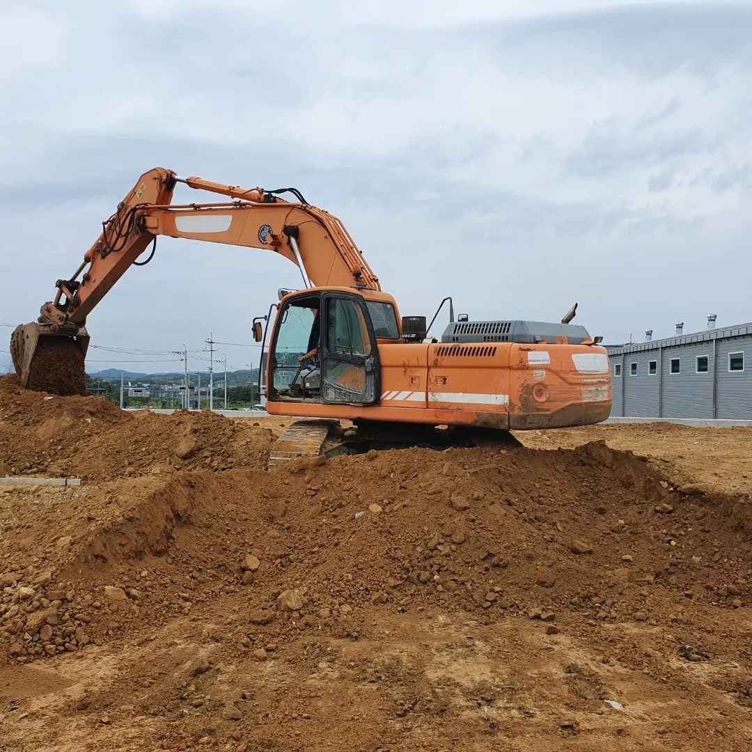  두산 DOOSAN DX300LC모델 2011년식 5000만원 판매합니다