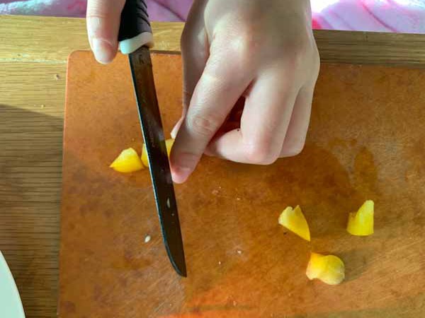 어린이 요리교실 - 노랑 파프리카 썰기
