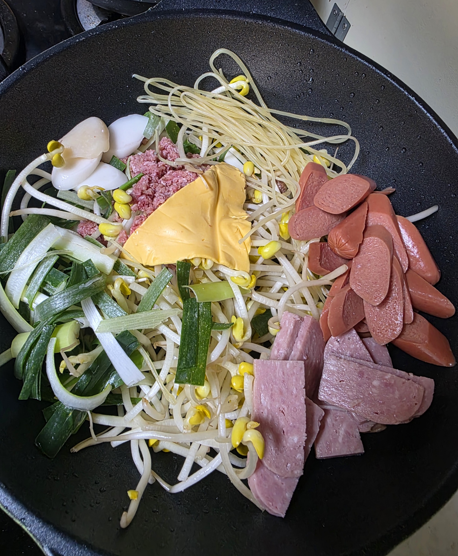 부대찌개 끓이기