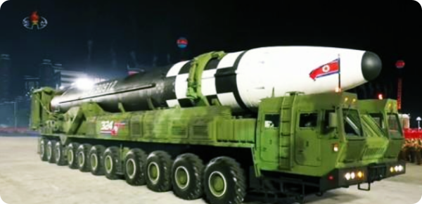  북한 열병식에서 김정은 '고맙다,감사하다' 12번 사용 및 미국 도발없이 신형 ICBM(대륙간 탄도미사일) 공개!