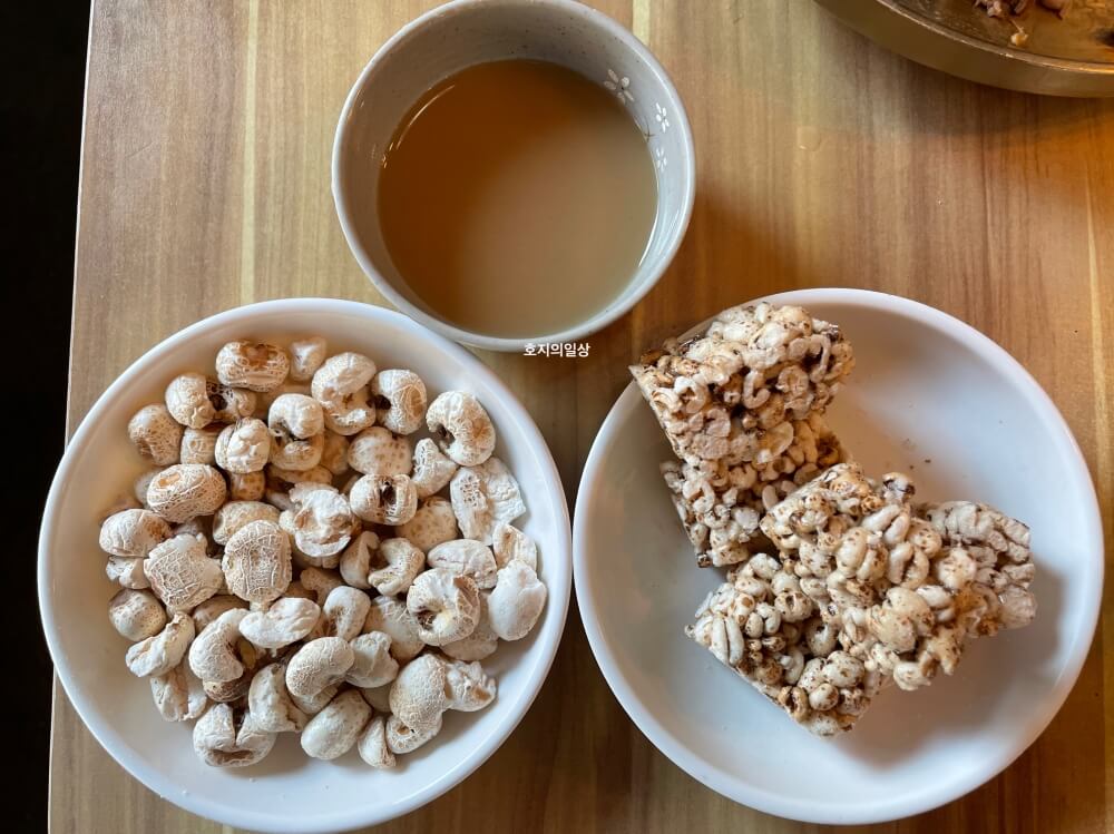 아산 맛집 꽁당보리밥 - 후식 식혜&#44; 강냉이&#44; 보리강정