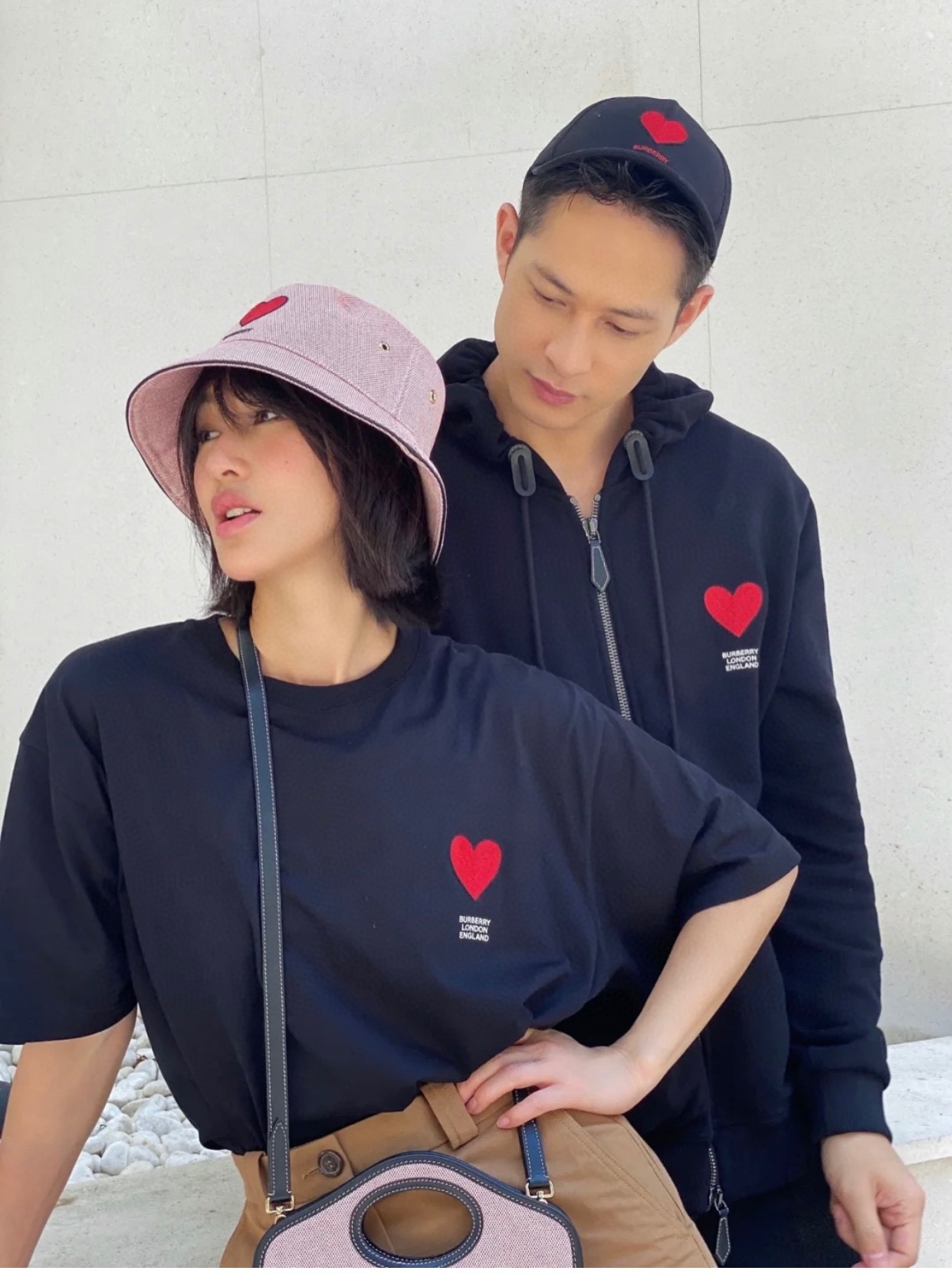  [BURBERRY] 버버리 하트 반팔 티셔츠 8046034 (2 COLOR)