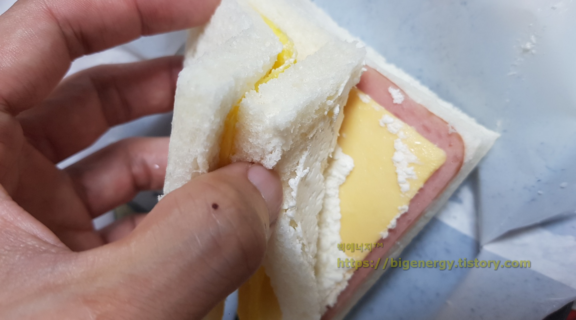 내용물 꽉차 맛있는 티엔바오 햄치즈 샌드위치