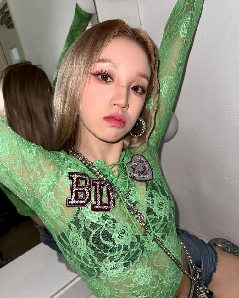  여자이들 우기 시스루룩 의상 인스타그램 셀카 사진 2311