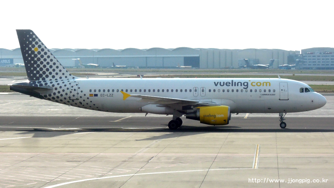 부엘링 Vueling VY VLG EC-LZZ A320-200 Airbus A320-200 A320 세비야 Seville - San Pablo 세비야 Seville SVQ LEZL