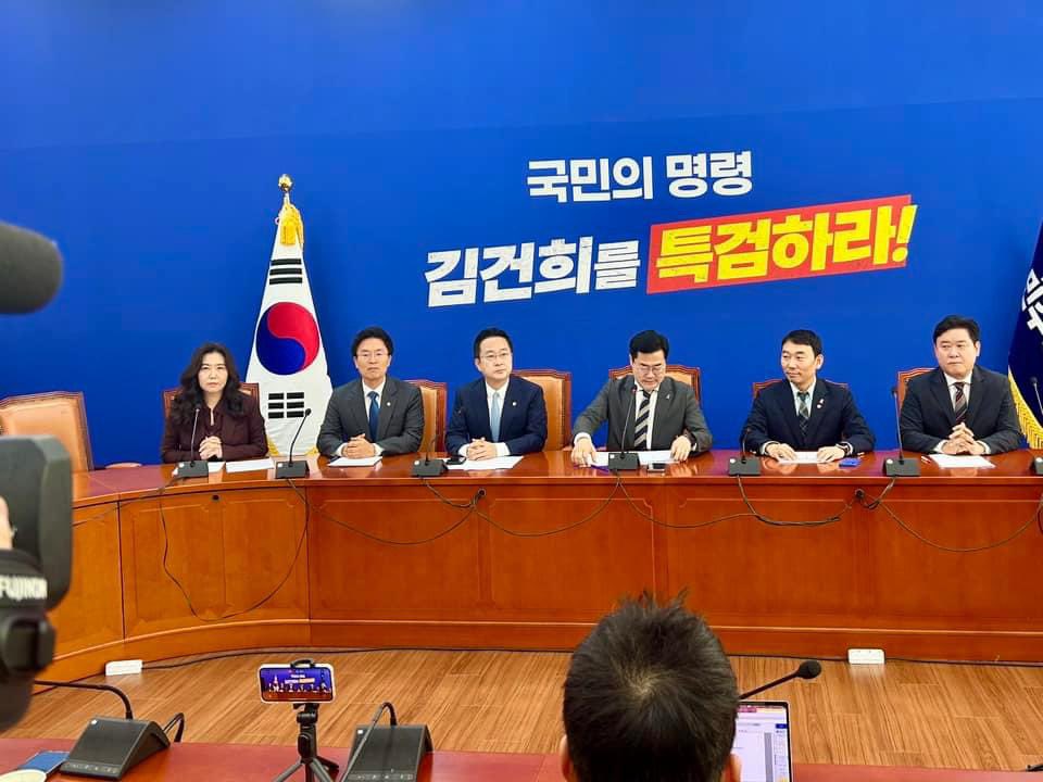 ujungsalong-1852925977204277746-0.jpg
