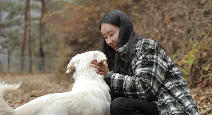 강자지-안고-있는-조화영