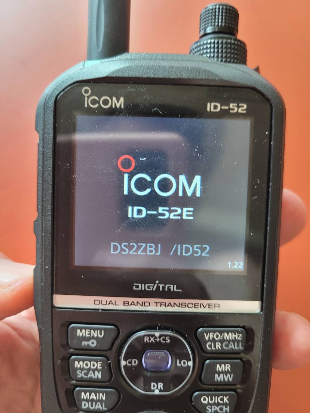 ICOM ID-52