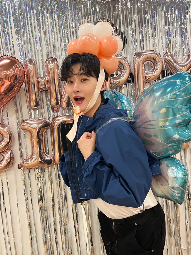 관상에 근육이 없는데 반전 장난 아닌 아이돌 모음...jpg | 인스티즈