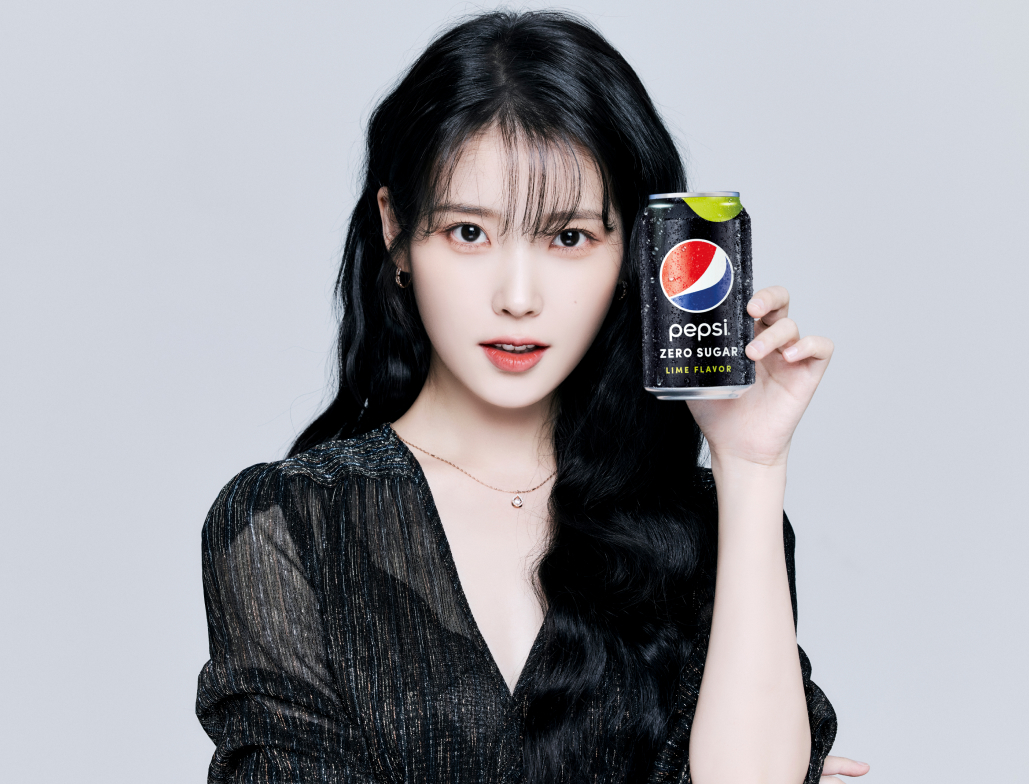  아이유 2022년 펩시콜라 화보