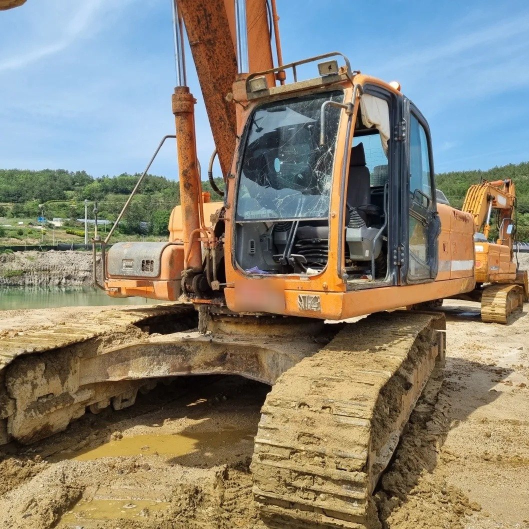  두산 DX300LC 2011년식 4600만원 판매합니다.