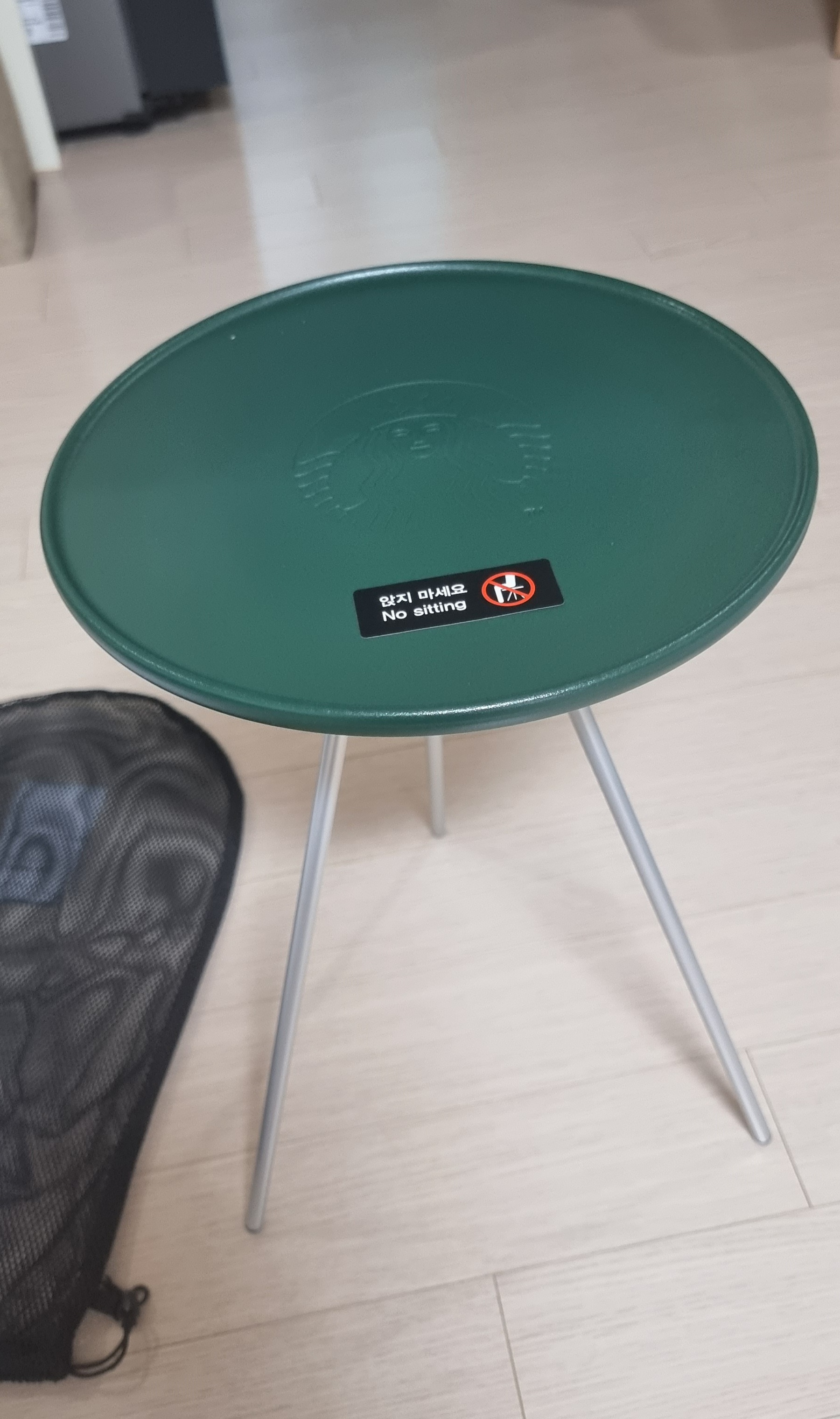 조립된 모습의 테이블
