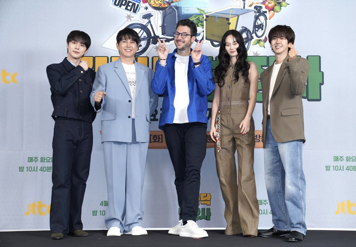 '길바닥 밥장사', 스페인에서 펼쳐지는 처절한 한식 장사 도전기