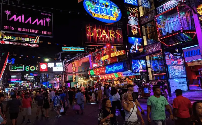 파타야 워킹 스트리트 Pattaya Walking Street (source: toasttothailand.com)