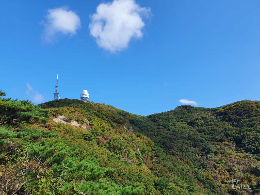 파주 감악산 까치봉에서 바라본 정상