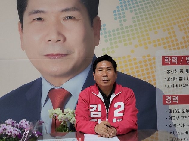  여론조사서 크게 앞섰던 압승 예상 민주당 이상천 제천시장 후보 낙선 ‘이변’ 국민의힘 김창규 제천시장 당선인 낮은 투표율 발목 잡혀 공공의료시설 보이콧 김영희 시립미술관 건립 여론 ..