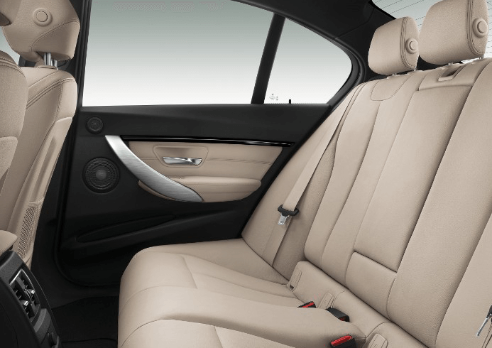 bmw-3시리즈-내관-2열