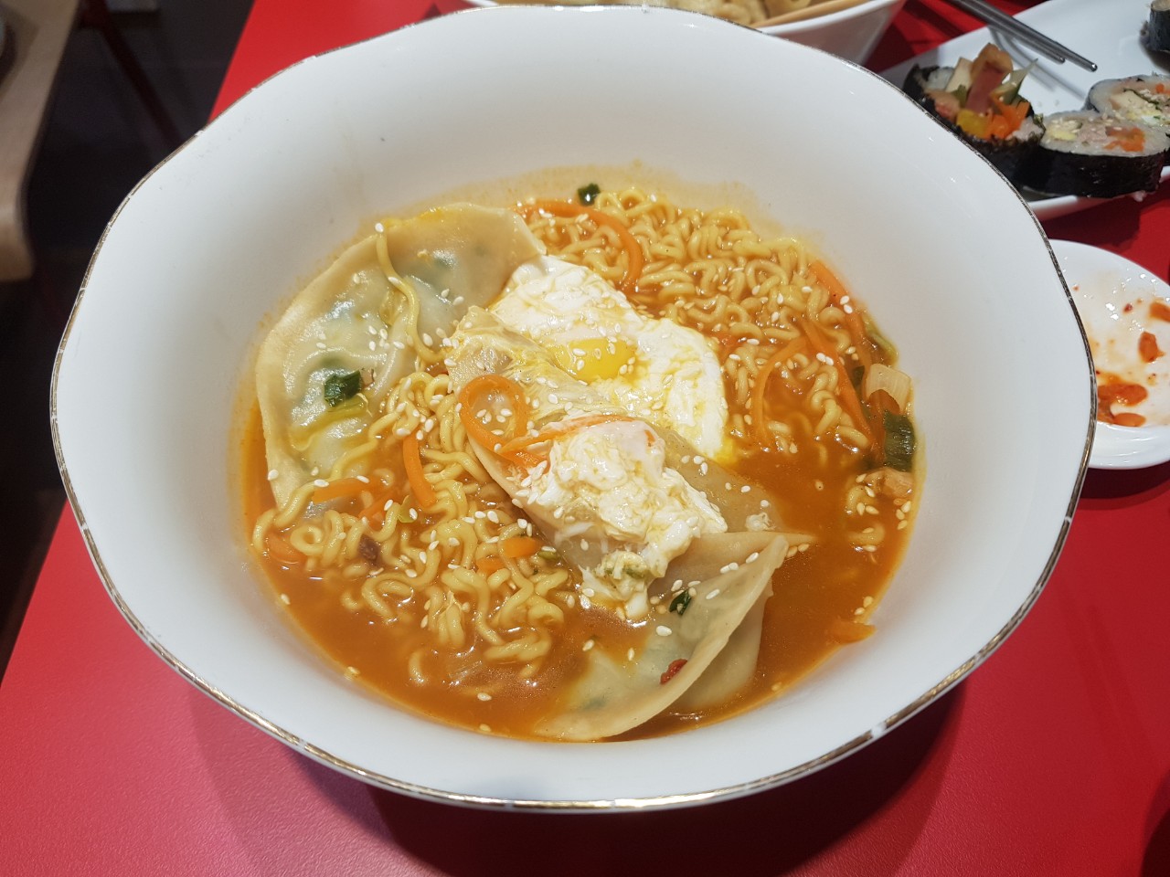 호치민 분식집 체인점 고양이 김밥 - 만두 라면