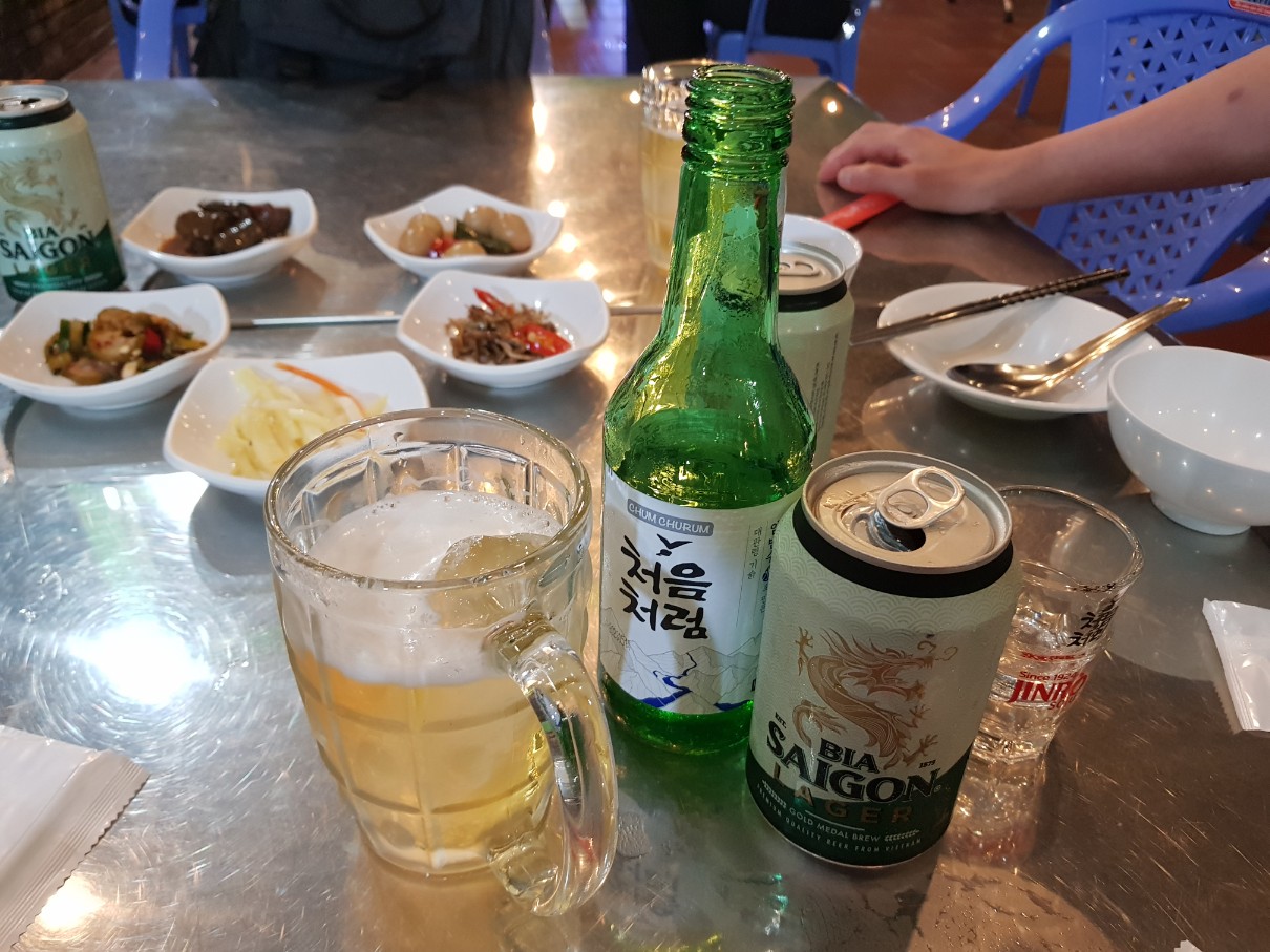 호치민 7군 푸미흥 술집 템느아(Them Nua) - 처음처럼 & 사이공 라거