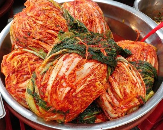 홍시&#44; 토마토를 넣은 김장김치