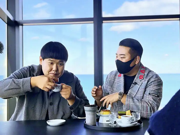 픽업 트렌드스페셜 히트맨 맛VS멋 제주 오션뷰 카페 에스프레소바 이호테우 해변 맛집 추천